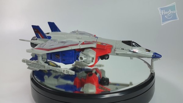 Power Of The Prime Starscream Voyager In Hand Look With Video And Screencaps 01 (1 of 50)
